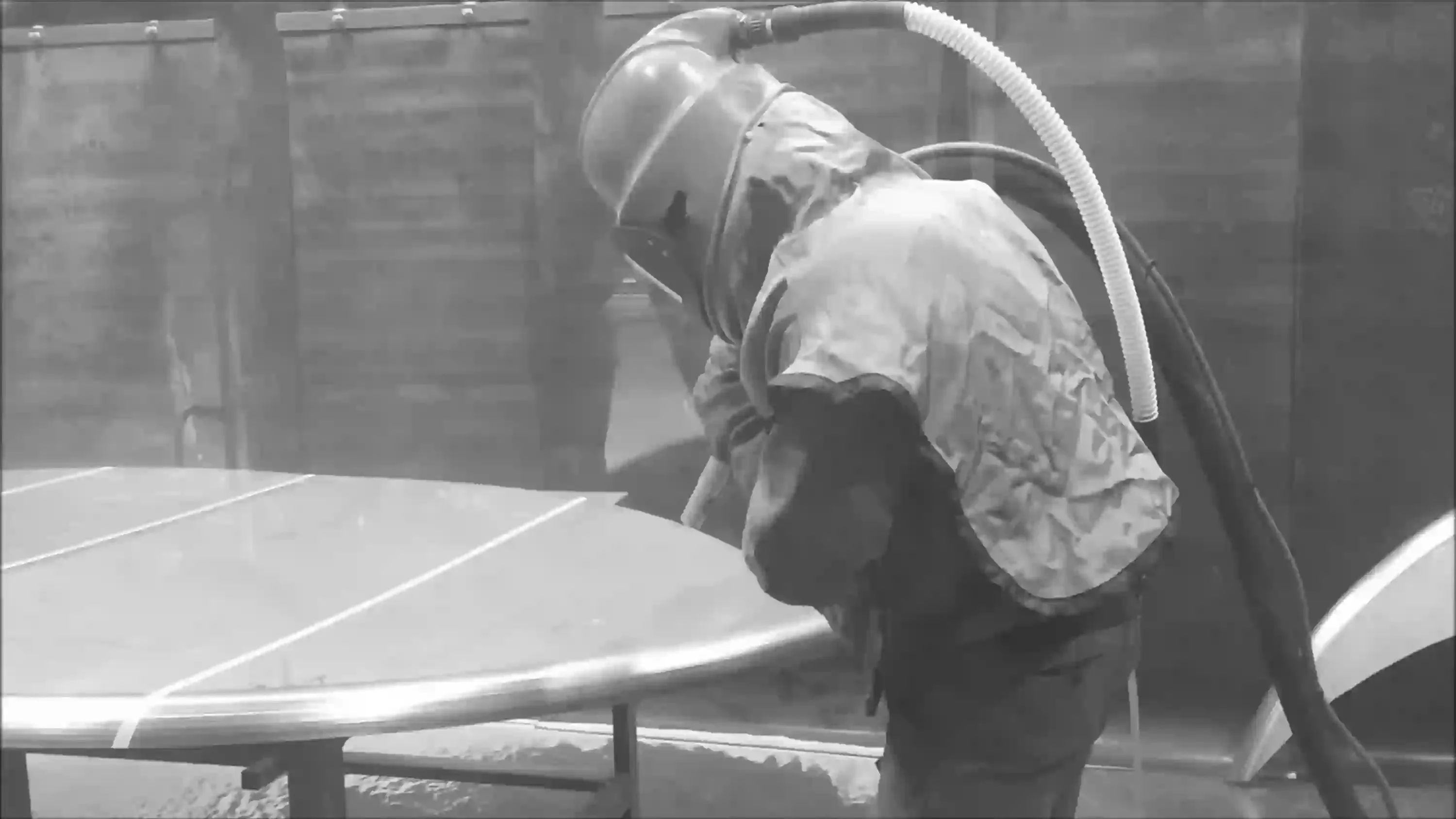 Manual air blasting (blast room)