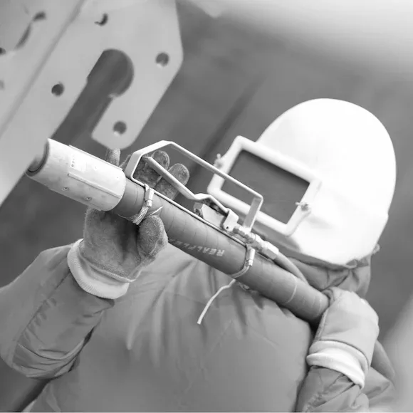 Safety in compressed air abrasive blasting