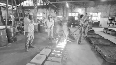 Colada de aceros especiales alta aleacion en planta CYM Materiales Soldini Argentina para turbinas granallado