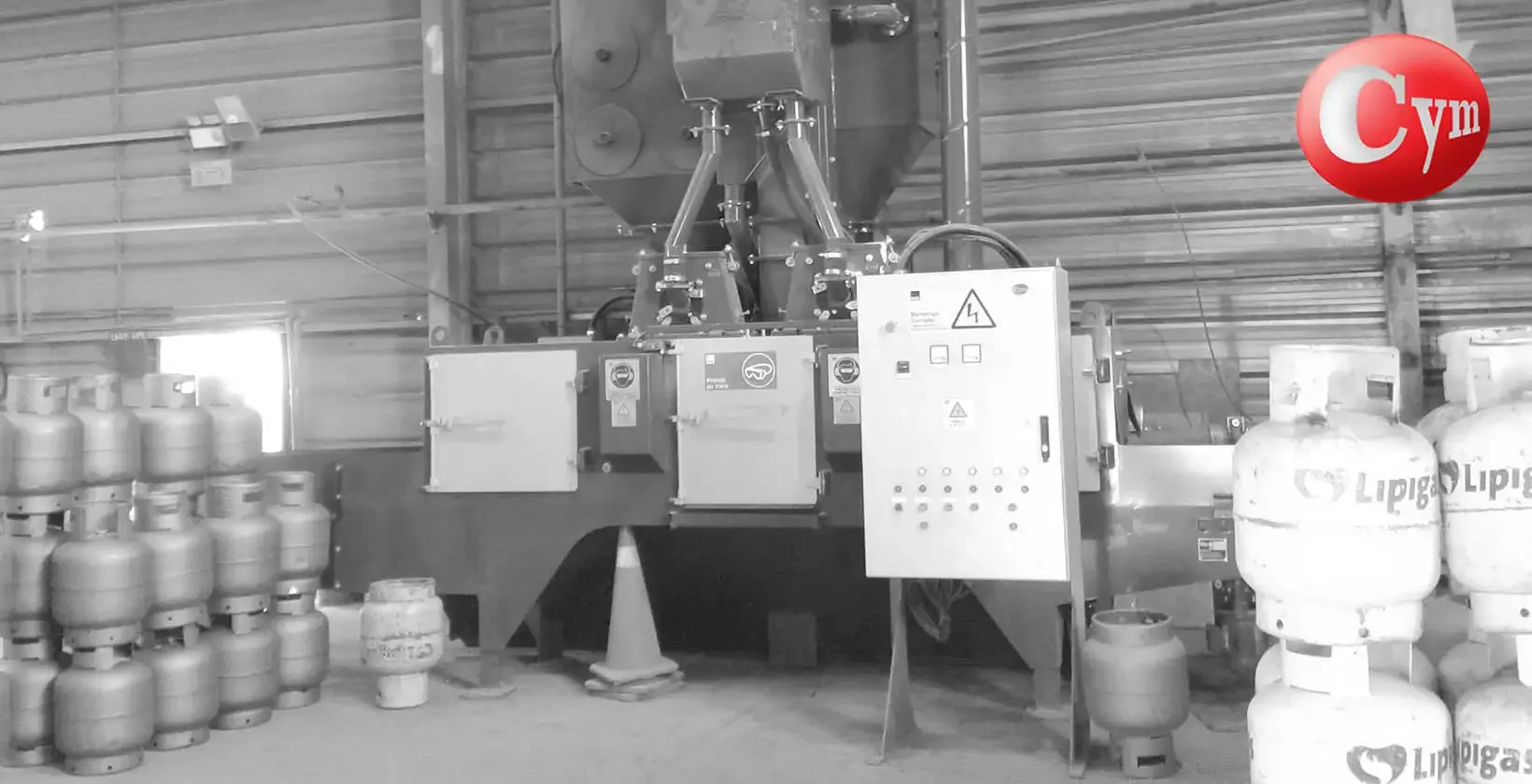 CYM GAR 200-RI blast machine – 2 blast wheels 20 HP and control panel, LPG cylinder recertification · ECSE Industrial, Chile
