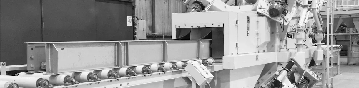 Complex structure
shot blast machine
on roller conveyor