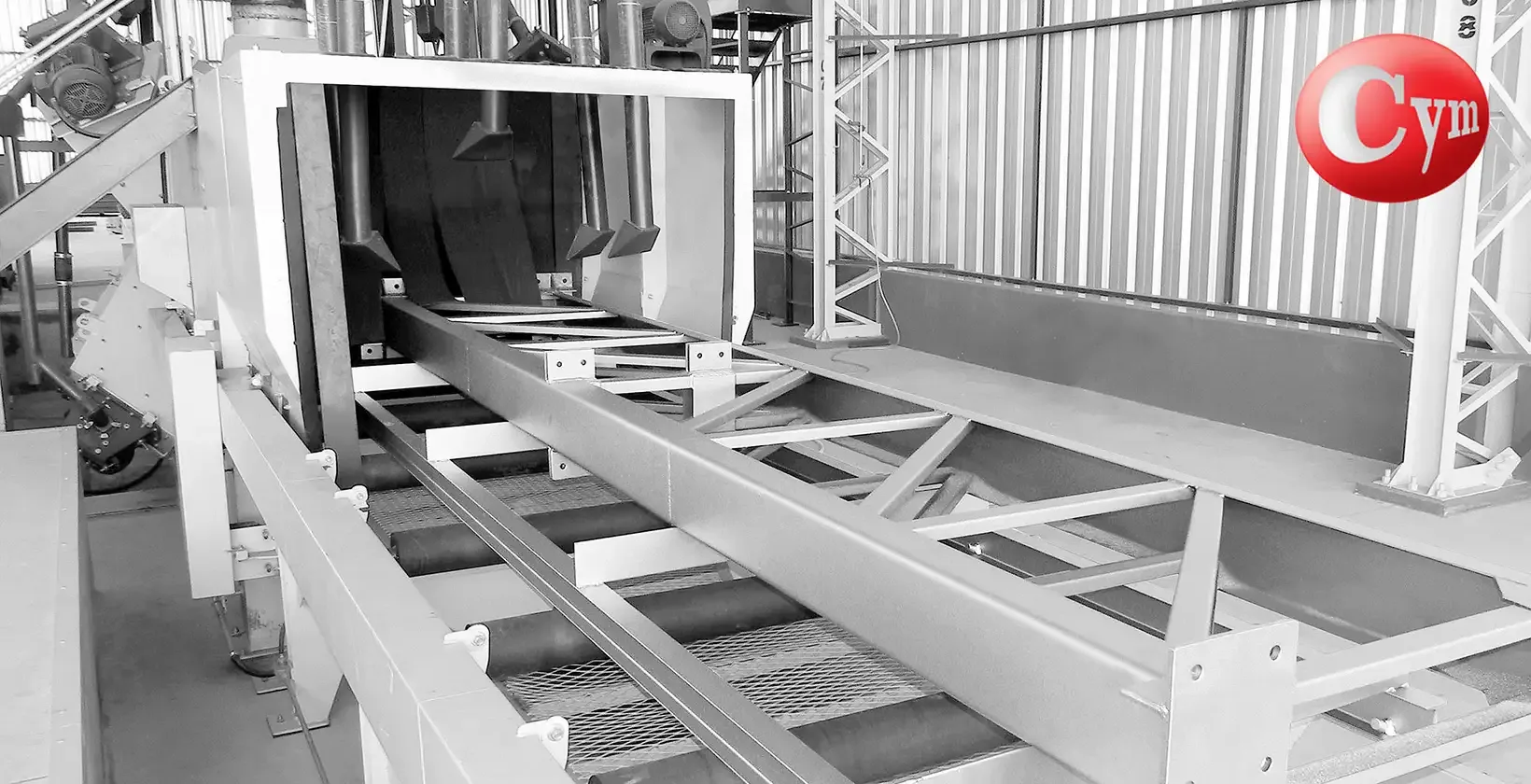 CYM EST-ROD 15x10 – 59" × 39" (1,500 × 1,000 mm) – angled blast wheels – complex welded structures at exit with uniform surface ready for painting – Projeart, Brazil