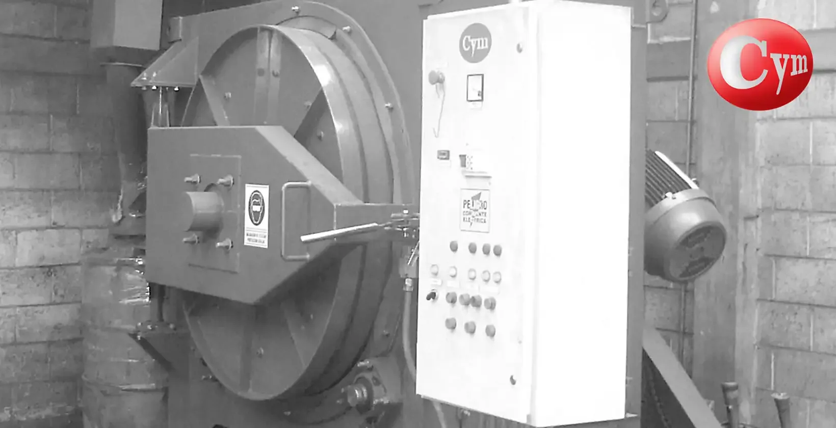 CYM LT-TAM-1TR 30HP — door closed — closing mechanism — command panel — Técnica Artesanal Mexicana México — CYM Materiales