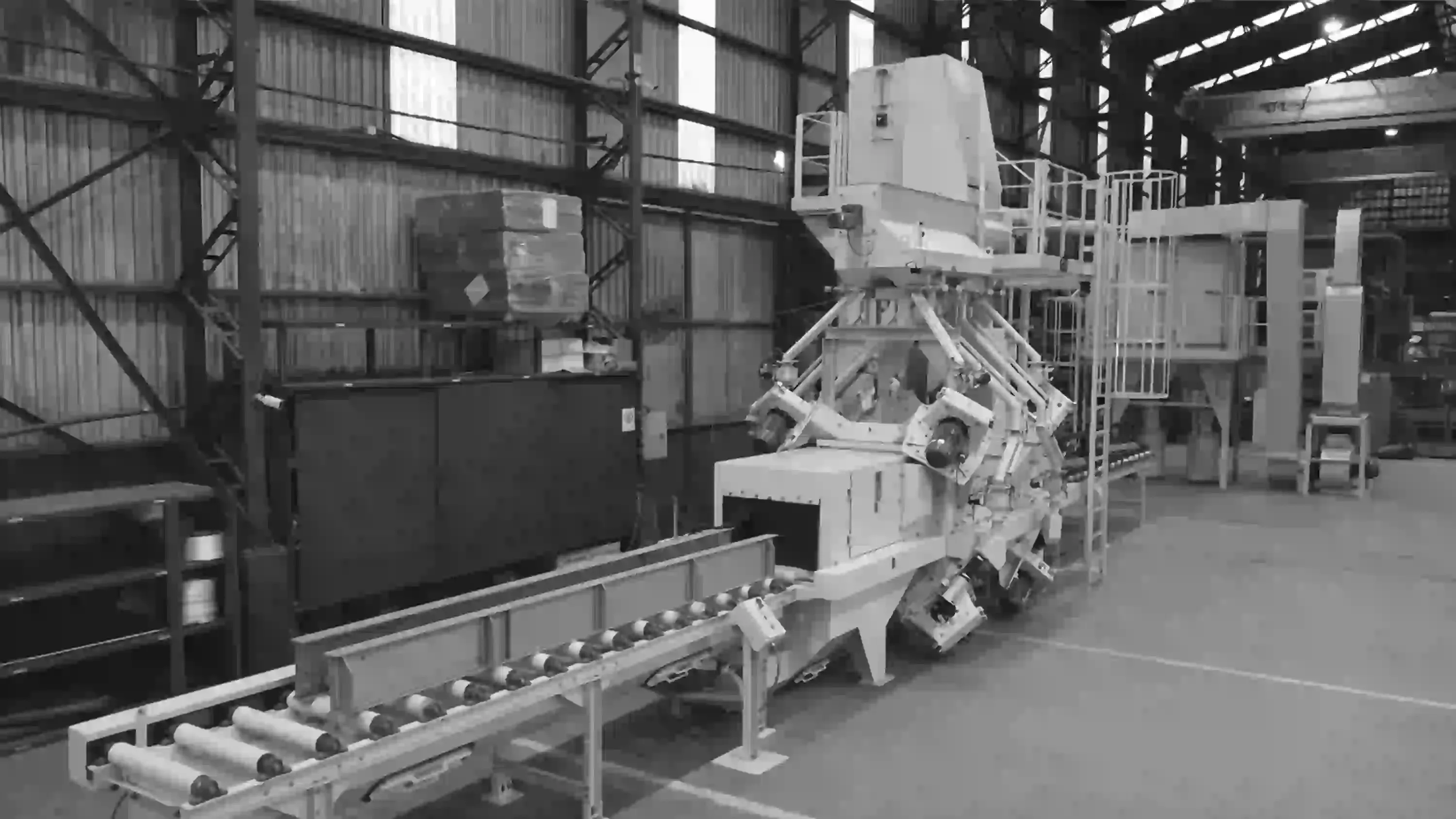 Roller conveyor shot blast machine for welded structures