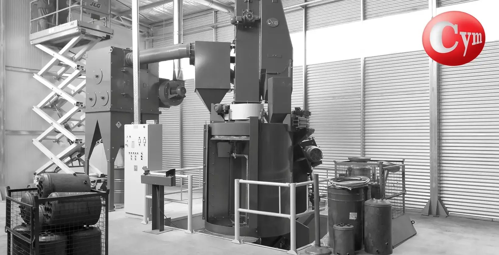 Granalladora de satélite CYM — granallado interior y exterior de termotanques previo a vitrificado — Coppens S.A. Argentina