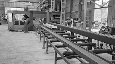 Taladro CNC Akyapak para procesado de vigas de acero representado por CYM Materiales en America Latina