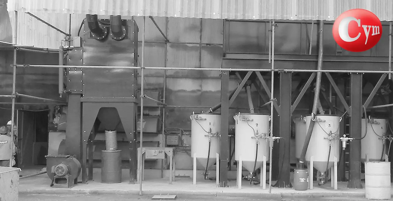 Tolvas granallado CYM CY500D 500 litros — sistema D despresurización neumática recarga silo · Astillero Brasfel, Brasil